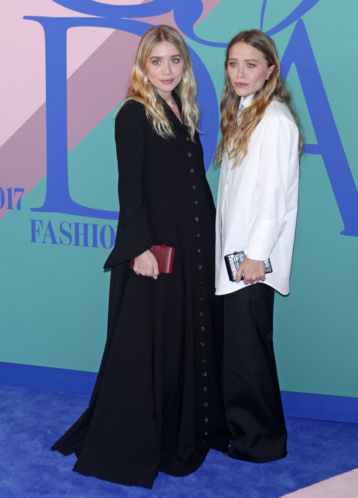 Elizabeth Olsen spune că surorile Mary-Kate și Ashley au fost „obligate” să o susțină în cariera ei de actriță