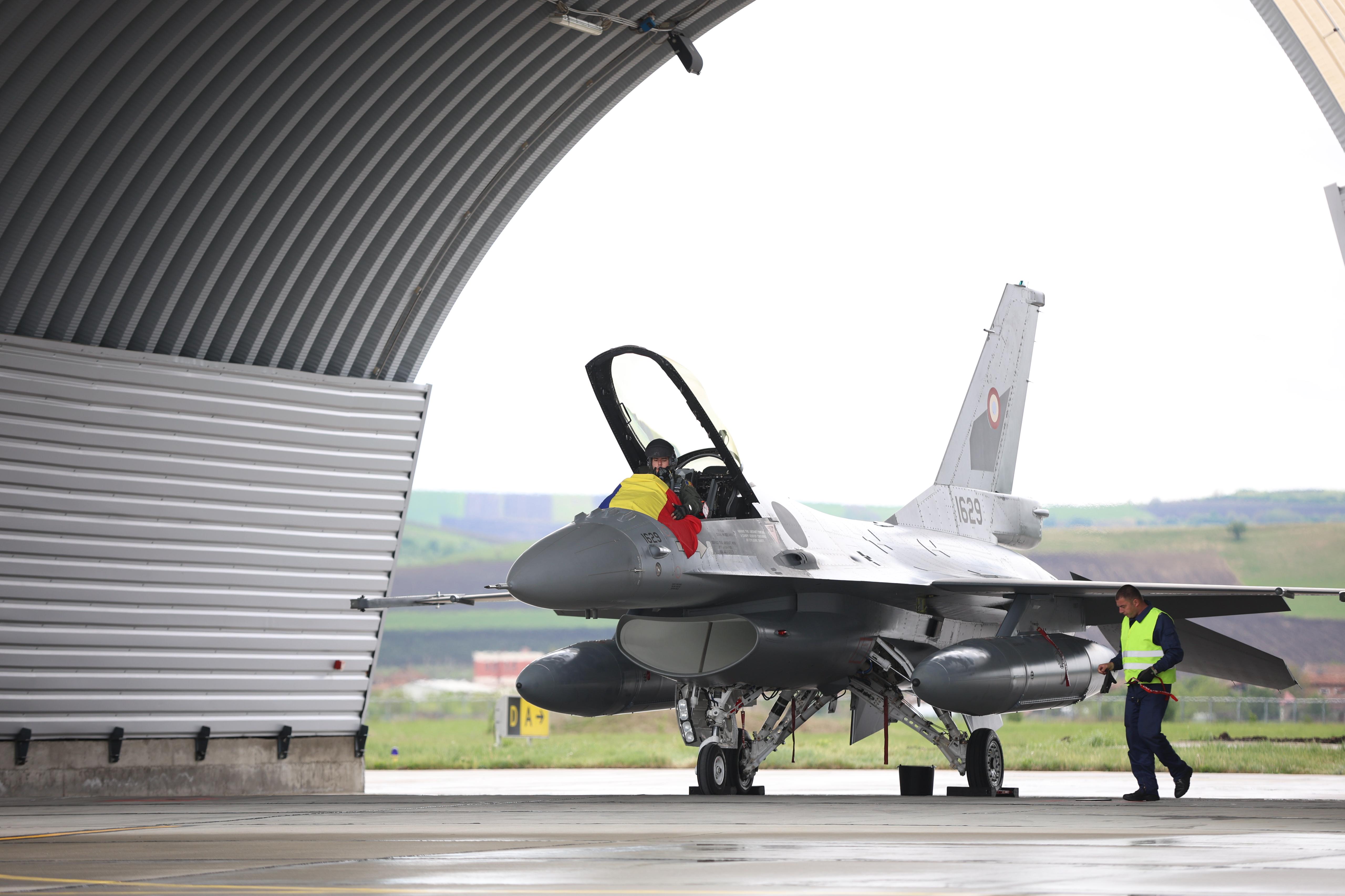 Alte trei avioane F-16 Fighting Falcon cumpărate din Norvegia au ajuns în România. MApN: „Ne consolidăm capabilităţile de apărare aeriană”