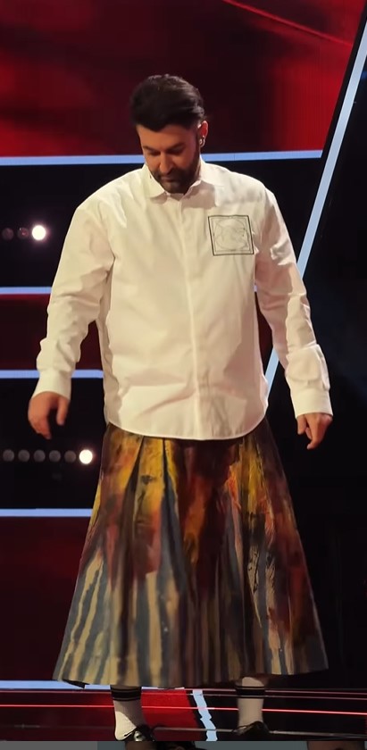 Ținutele lui Smiley, motiv de critică pentru fani: „Chiar te strică fusta aia”. Cum s-a îmbrăcat artistul când a fost naș la nunta lui Șerban Cazan