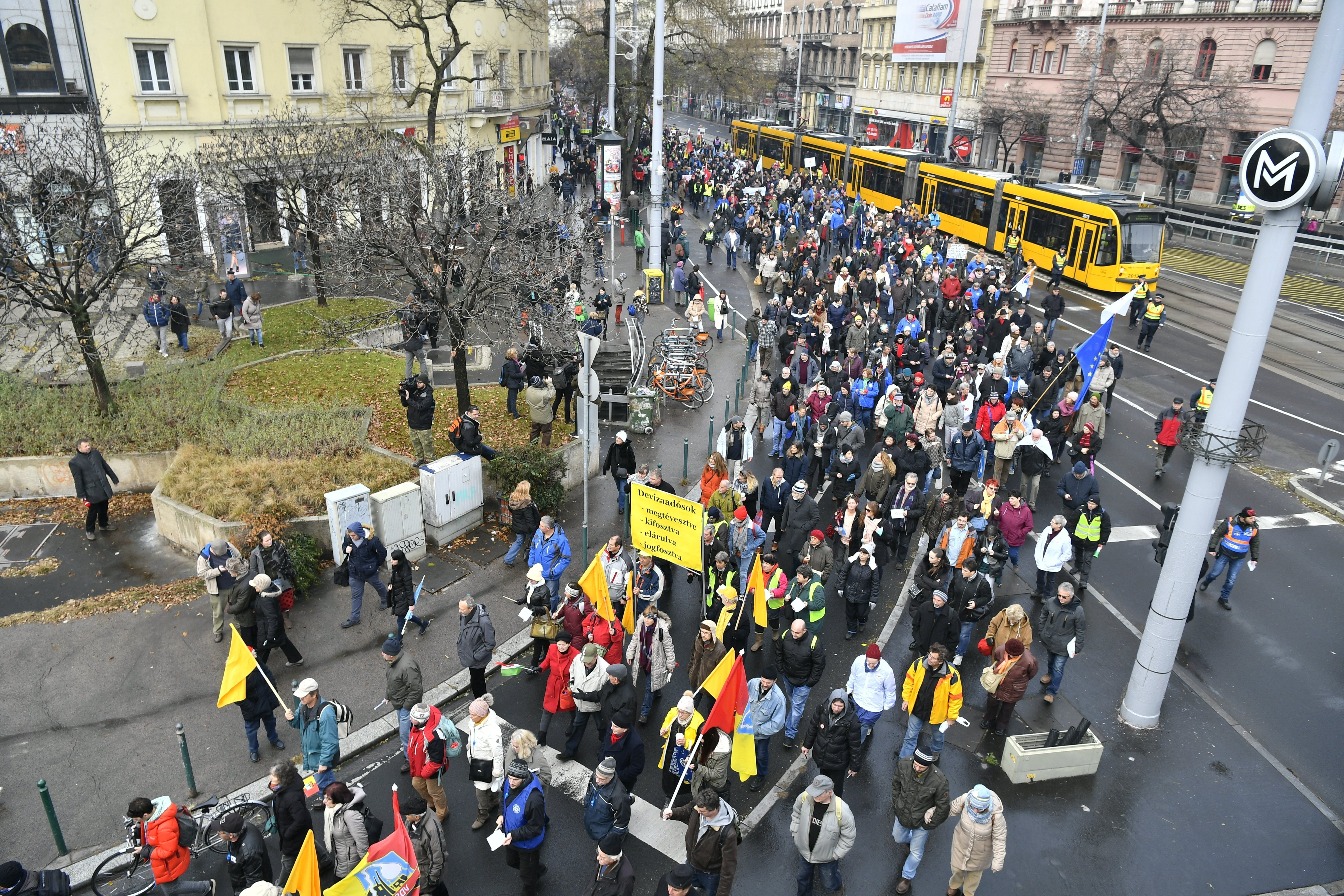 Mii de unguri au protestat împotriva "legii sclaviei", sâmbătă, la Budapesta