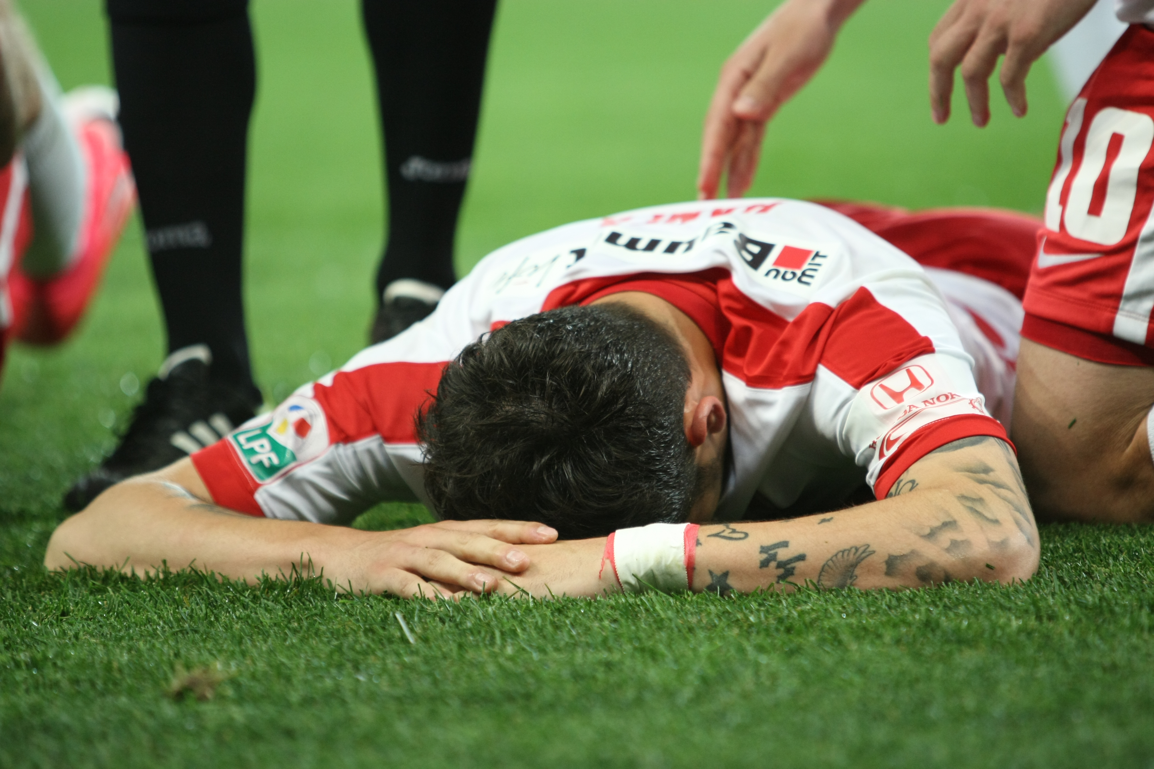 Liga I, etapa a 8-a, play-off: Dinamo - FCSB 2-1. Derby decis în minutul 96, din penalty! ”Cazul Bricheta”, nimica toată pe lângă bombardamentul de pe Arena Națională. Reghe, scandal cu arbitri | LIVE&VIDEO