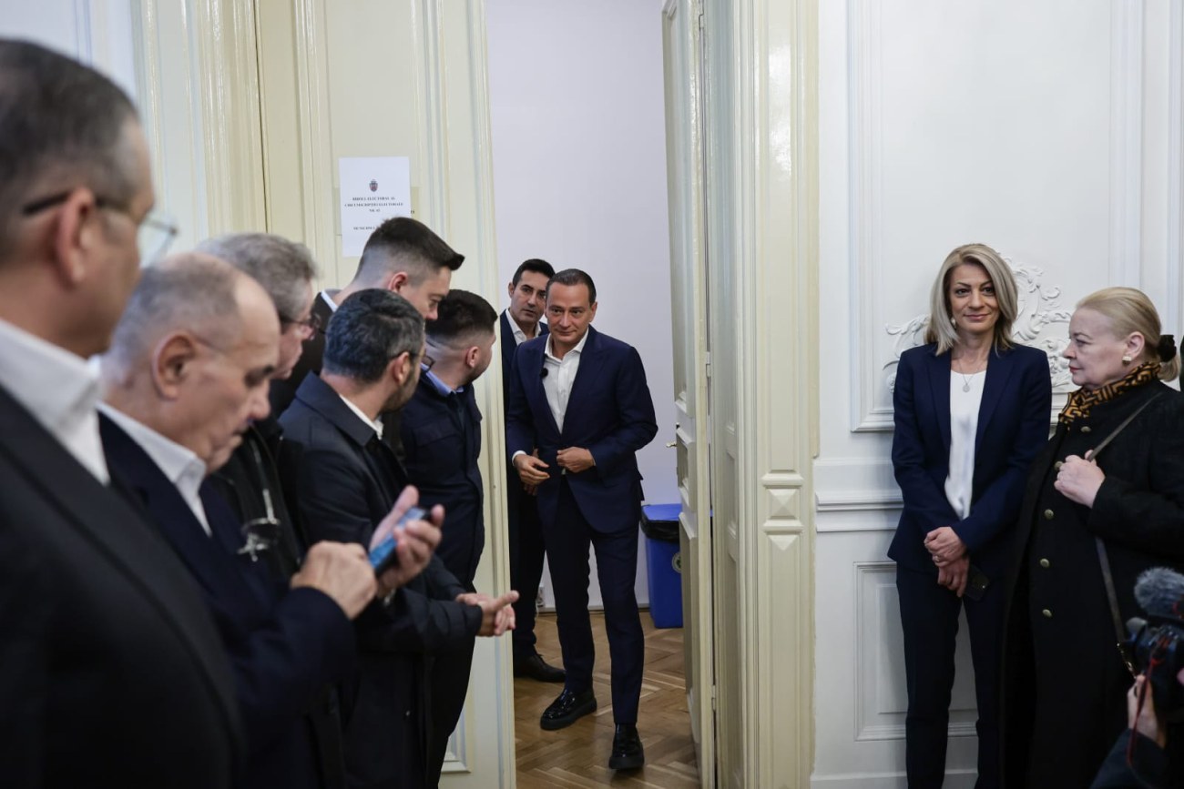 Daniel Băluţă şi-a depus candidatura la Primăria București fără Grindeanu. A venit cu Manda, Firea, Manole și Costoiu. De ce a lipsit șeful PSD