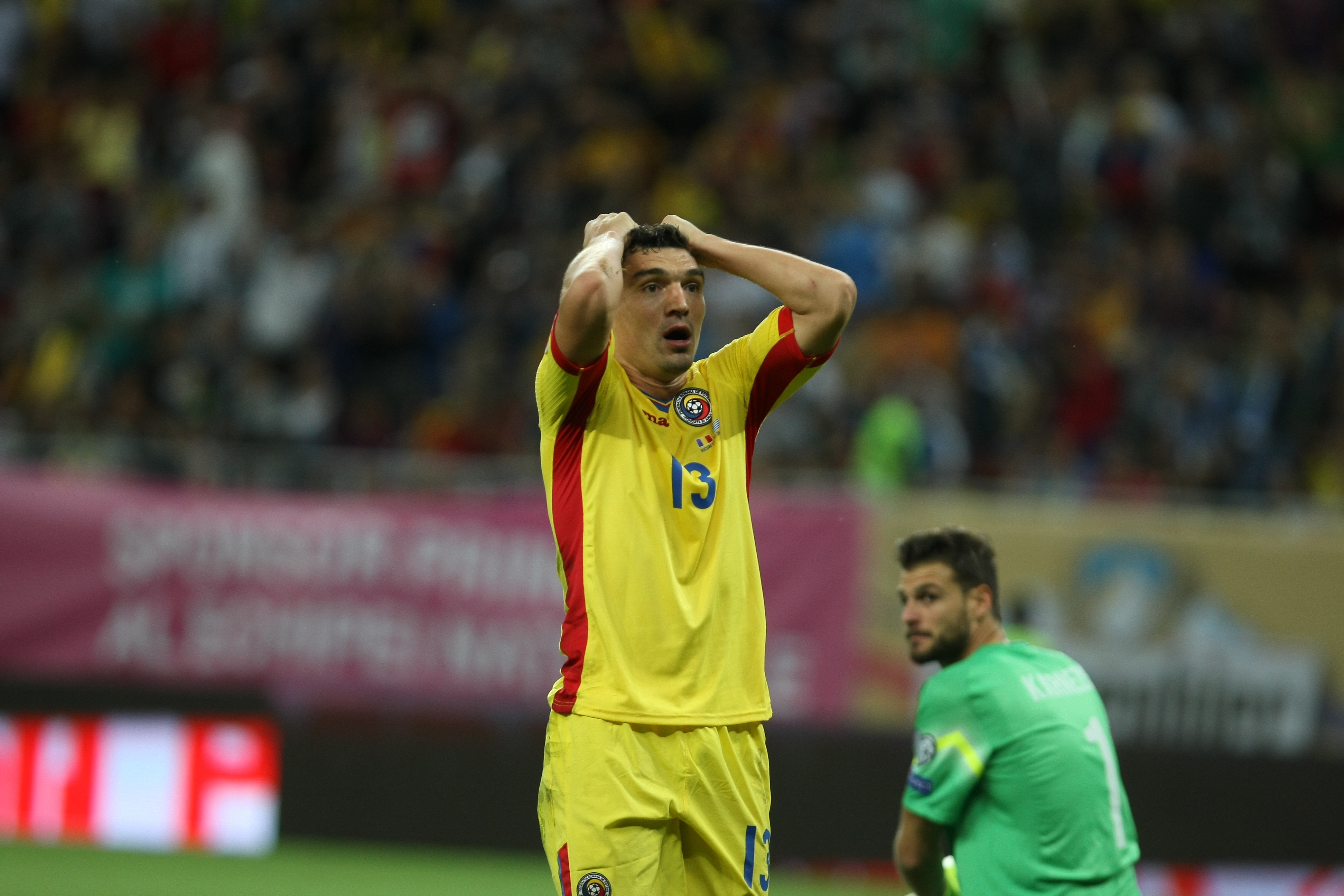 Naționala României a uitat să mai marcheze. Tricolorii nu mai știu să execute nici lovituri libere. Un fundaș a înscris acum opt ani ultimul gol dintr-o astfel de fază fixă într-un meci oficial / VIDEO