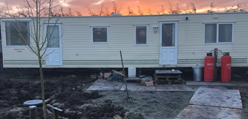 Familia care trăiește în pădure de 12 ani: „La început nu aveam nici toaletă. Trebuia să săpăm câte două gropi pe zi” | VIDEO