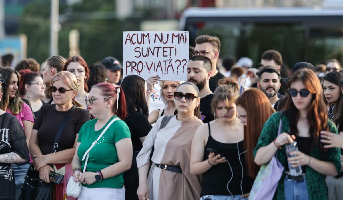 Protest în Piața Victoriei împotriva violenței de gen, după ce 26 de femei au fost ucise de partenerii lor în 2025