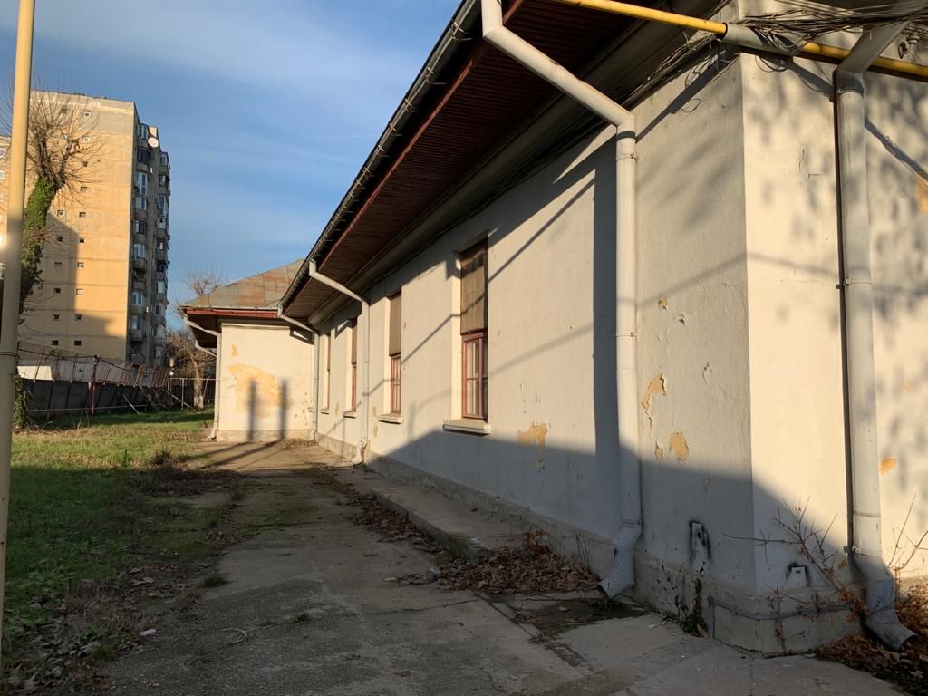 Evacuați din clădirea-capcană din strada Eforie după dezvăluirile făcute de Libertatea, polițiștii vor munci într-un fost grajd și un cămin dezafectate de 10 ani!