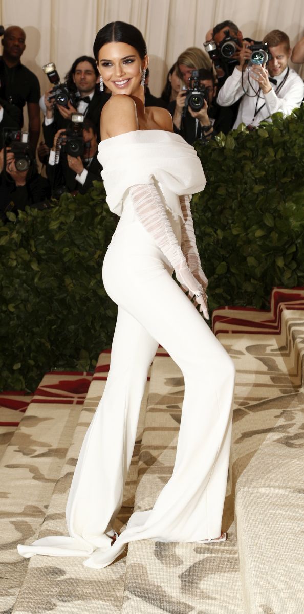 GALERIE FOTO| Forbes: Kendall Jenner este și în 2018 cel mai bine plătit model din lume. Câștigă aproape 2 milioane de dolari pe lună!