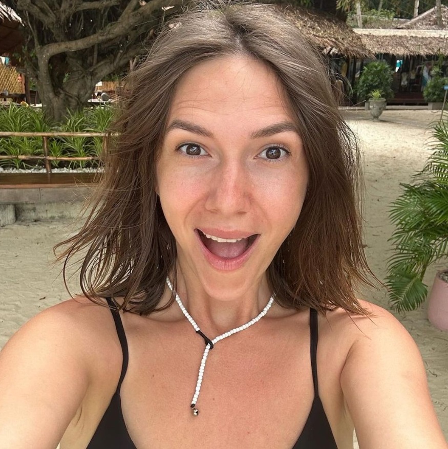 Imagini cu Adela Popescu în costum de baie, după ce a zis că e nemulțumită de silueta ei. Cum arată după ce a născut trei copii