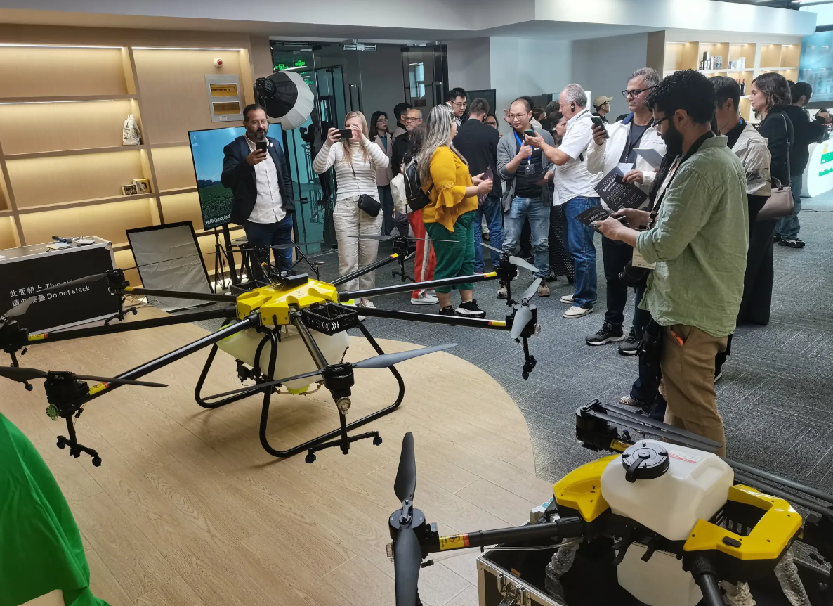 The accreditation allows the center to train operators of Class 1 and Class 2 drones, supporting professional and governmental sectors