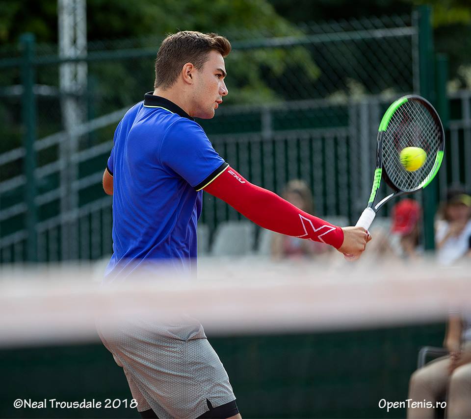 GALERIE FOTO / Cine este românul care s-a fotografiat cu Roger Federer la Wimbledon. Născut în Constanța, la fel ca Simona Halep