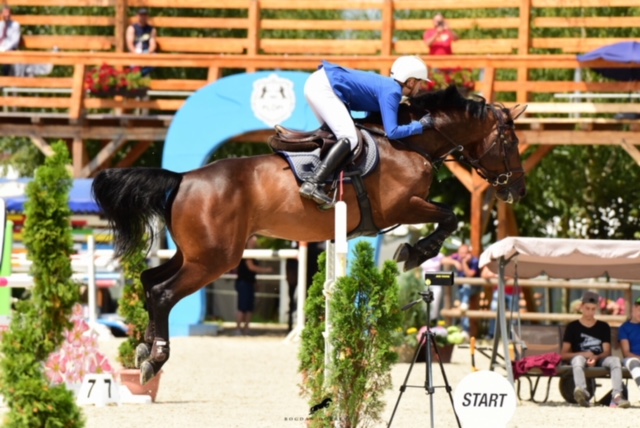 Se întrece cu fiica lui Bill Gates! Alexia Apostolescu visează să reprezinte România la Olimpiadă, în proba de sărituri. Are cal de 100.000 de euro