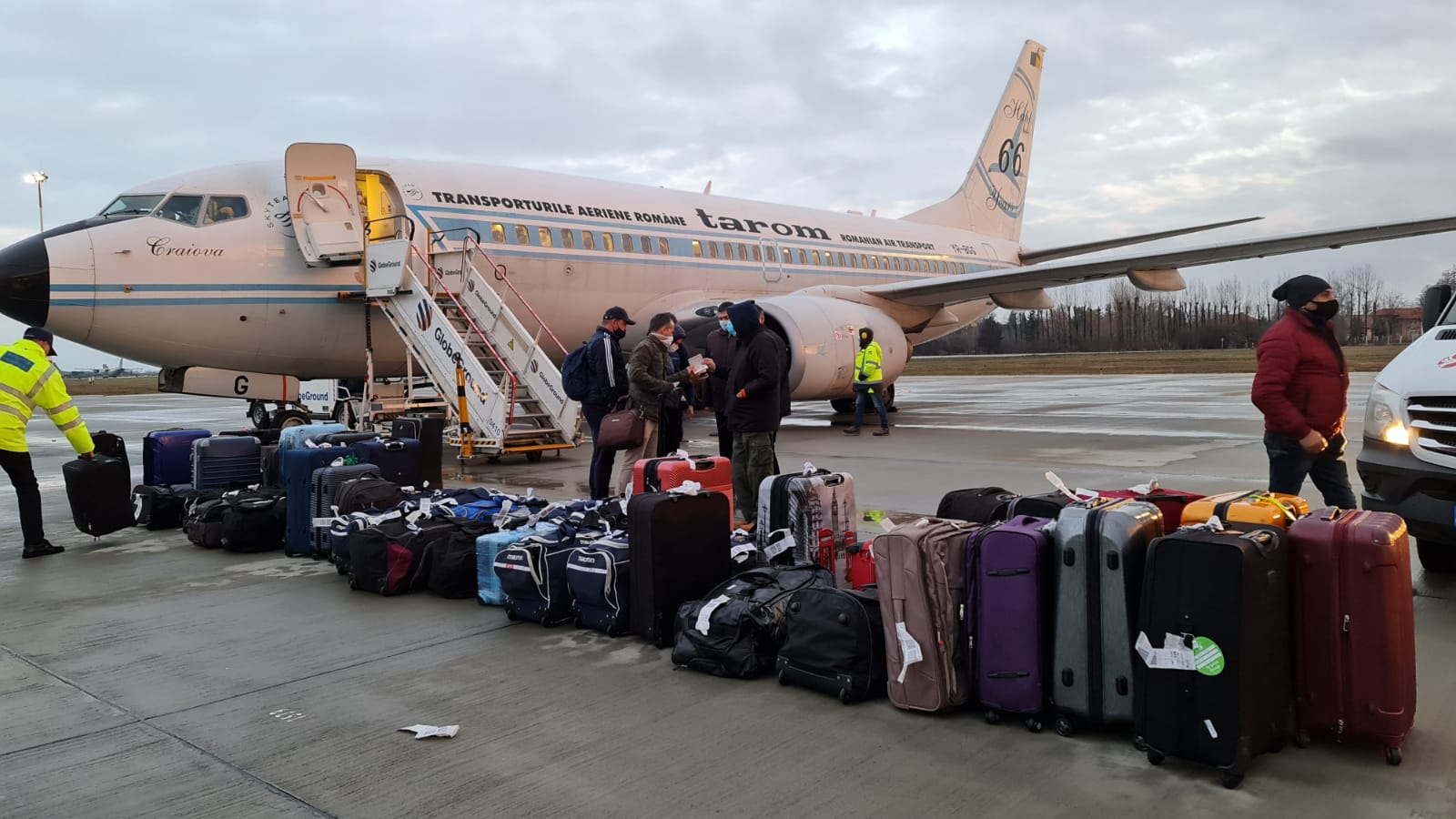 Românii repatriați din Africa de Sud, testați COVID și băgați în carantină. Arafat: „Până acum, toate testele au fost negative”