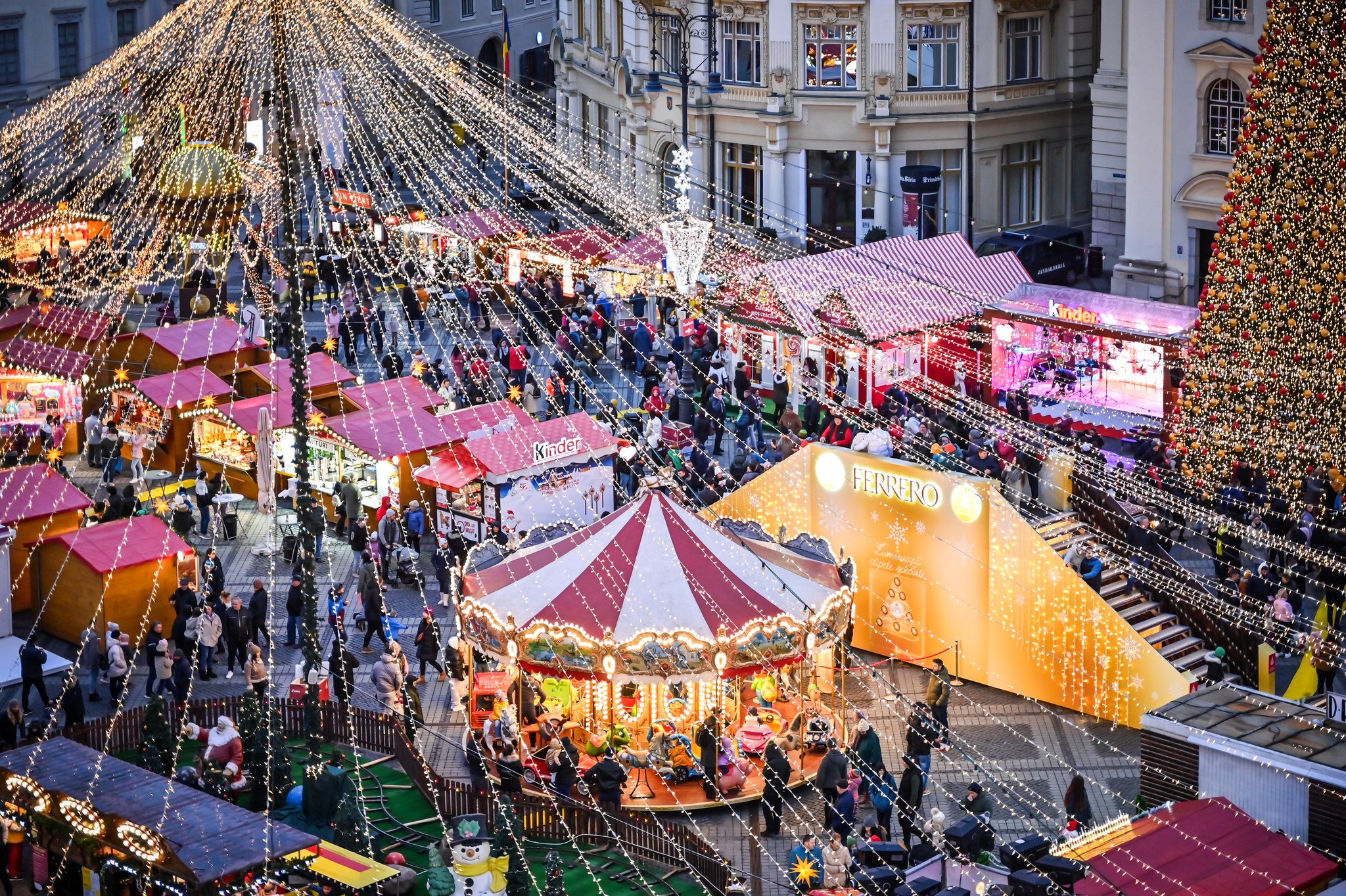 Târgul de Crăciun Sibiu 2024. Atracțiile din acest an: 140 de căsuțe, o roată panoramică și un patinoar pentru 300 de persoane simultan