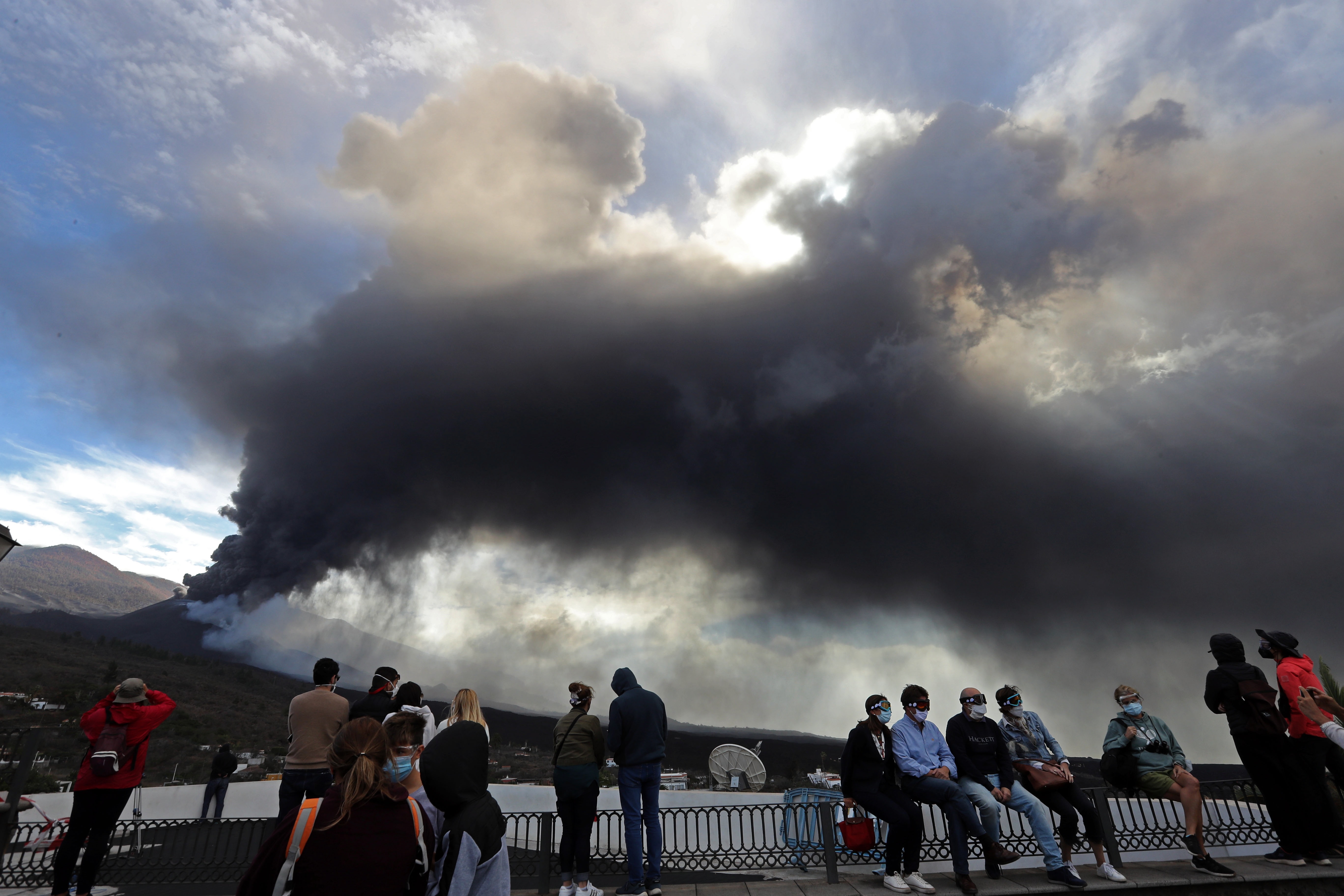 Locuitorii insulei La Palma au primit de Crăciun o veste mult așteptată: vulcanul s-a oprit din erupție, după 95 de zile