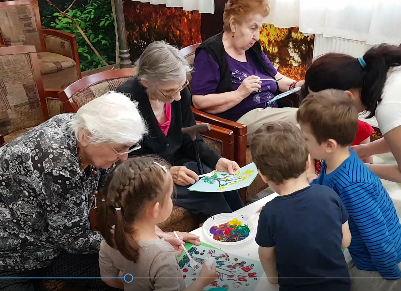 REPORTAJ / Mărioara Mihăilă, centenara nostalgică după Turnul Eiffel și rochia de voal. ”Duc greu în spate cei 100 de ani” - VIDEO