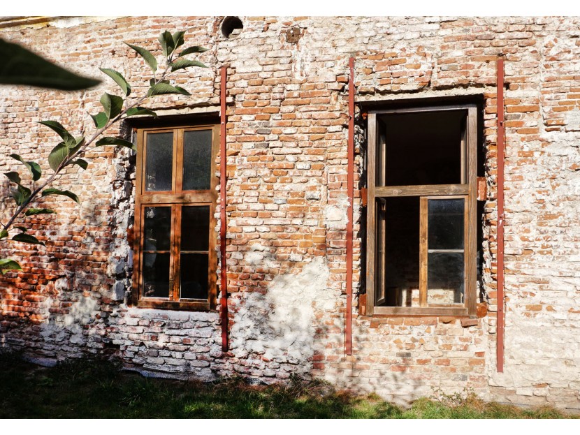 Se vinde cea mai veche casă din România. Unde se află și cum arată (GALERIE FOTO)