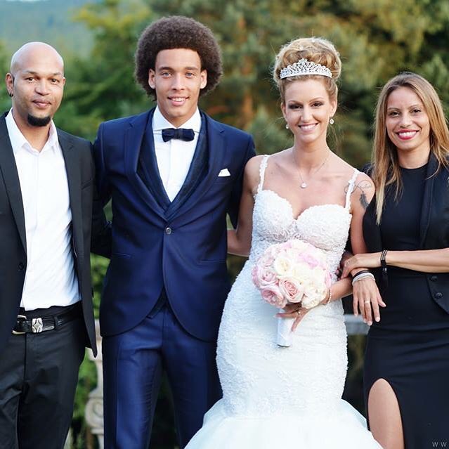 Belgianul Axel Witsel, încurajat de Rafaella, soția lui româncă, la Campionatul Mondial de fotbal Rusia 2018 / FOTO