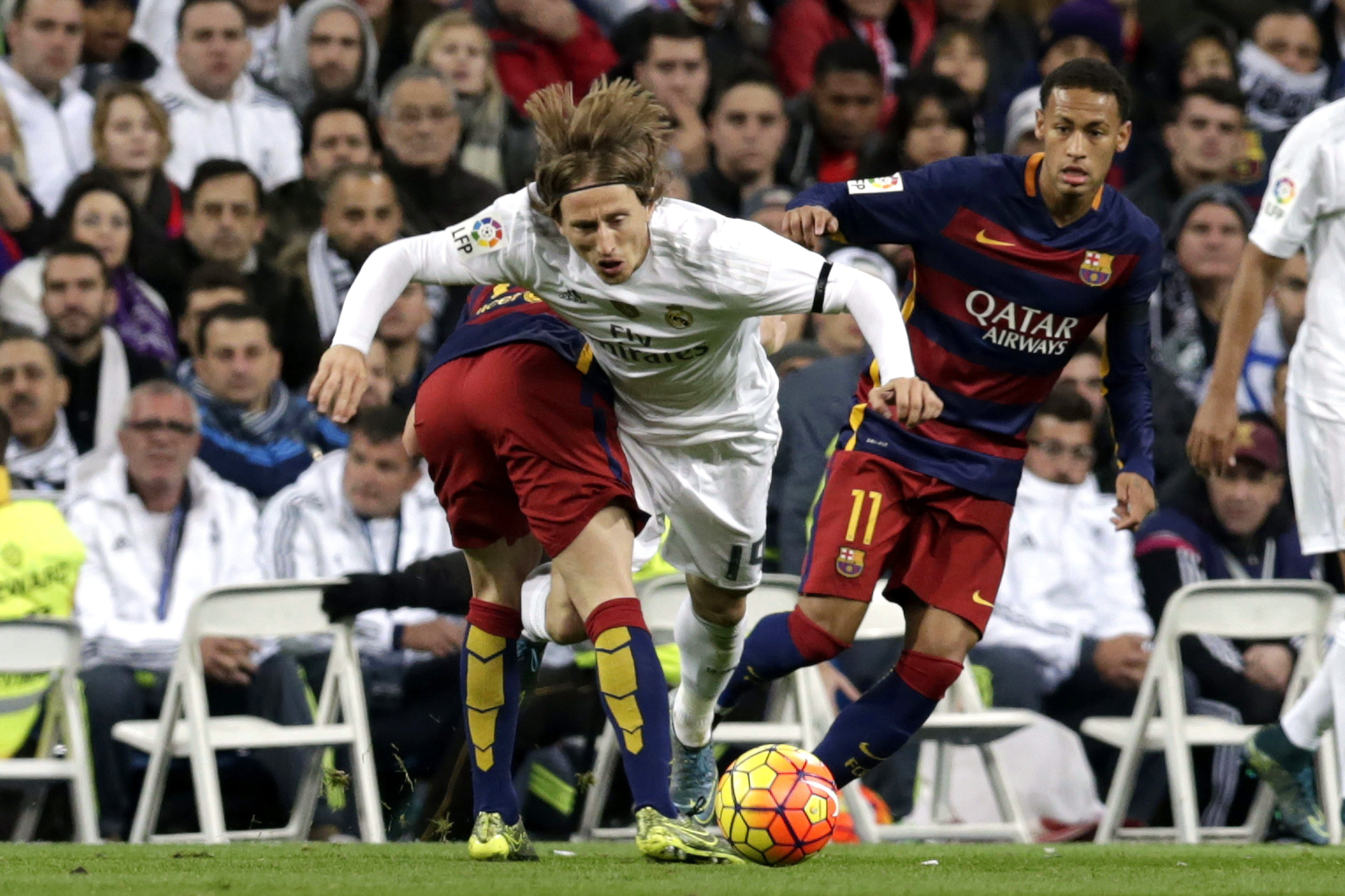 Real - Barcelona 0-4! CatastroREAL! ^Solo catalan: Suarez x 2, Neymar, Iniesta! Liverpool s-a distrat la City. Derby-ul Greciei, abandonat!