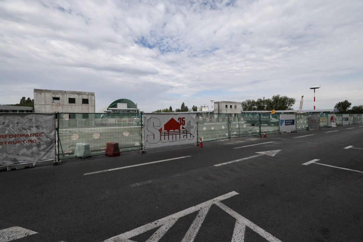Parcarea Sosiri de la Aeroportul Henri Conadă a fost închisă astăzi: la toamnă se deschide una nouă, pe 4 niveluri