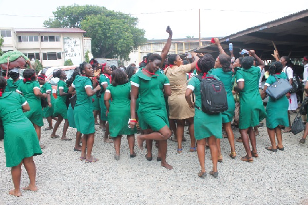 Mahama promises to reintroduce automatic employment of nurse after graduation