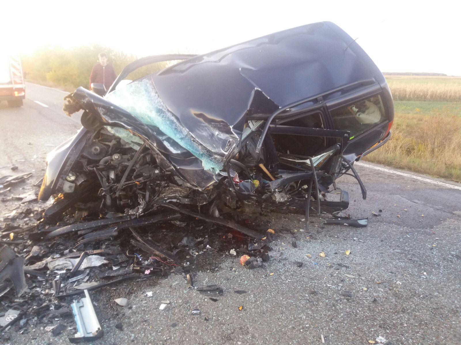 FOTO&VIDEO/ Bilanțul accidentului de pe DN2E a crescut la 5 morți. Un preot, sora, cumnatul şi unul din copiii acestuia au murit în accident
