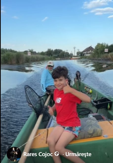 Imagini cu Rareș Cojoc și fiul său în Delta Dunării. Ce experiență a trăit Ioachim la pescuit