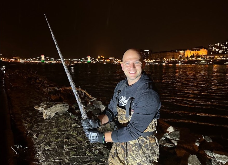 600 éves kardot horgászott ki Erik a Dunából, de nem tarthatja meg