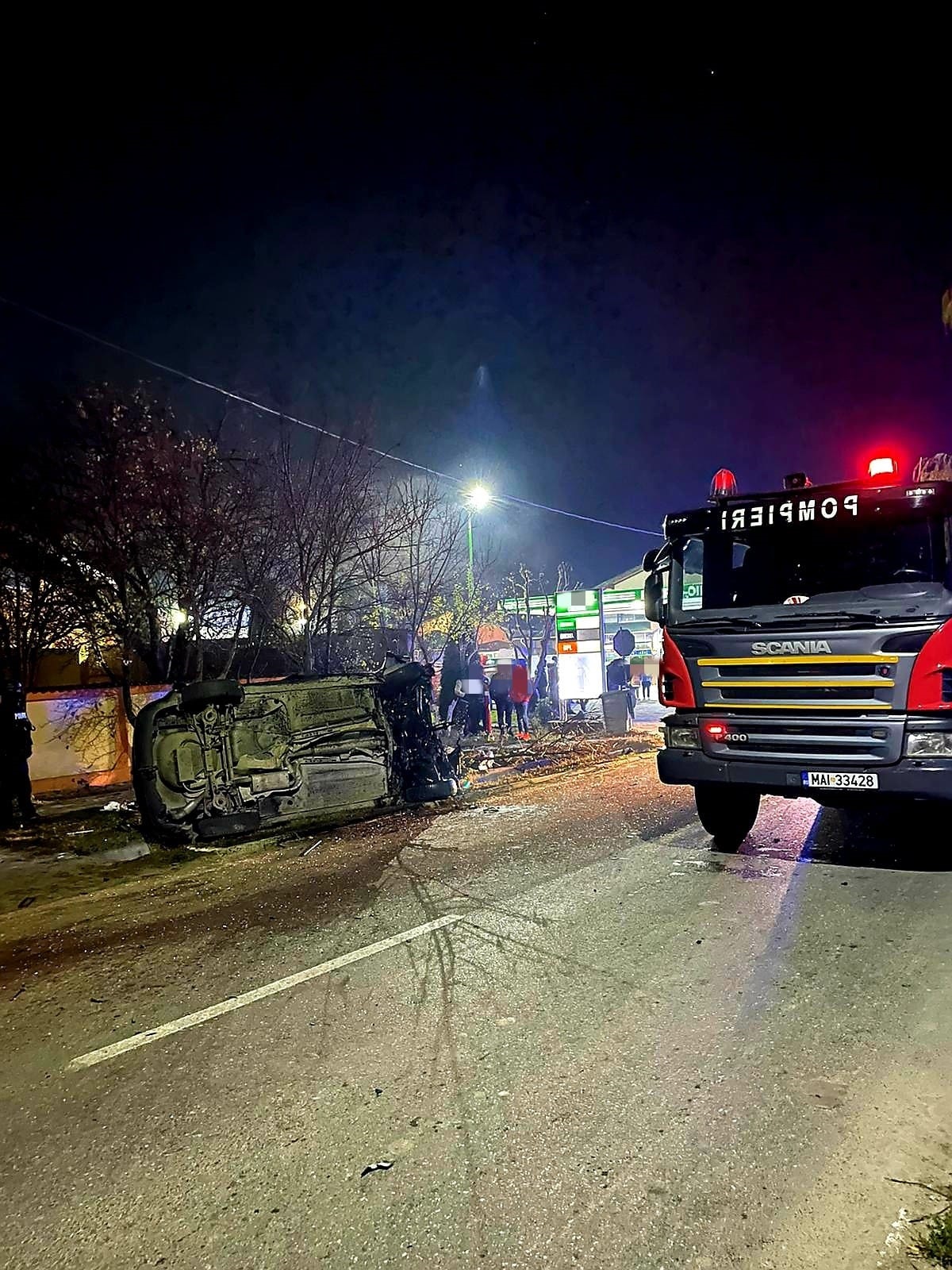 Opt victime în două mașini complet distruse la Câmpurelu, în Giurgiu, după un impact frontal