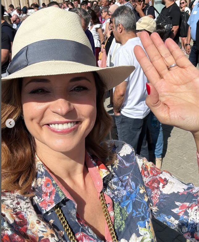 Andreea Marin a atras toate privirile pe o plajă din insula Capri. Cum s-a pozat vedeta. „Am filmat, am fotografiat, am zâmbit cu inima plină”