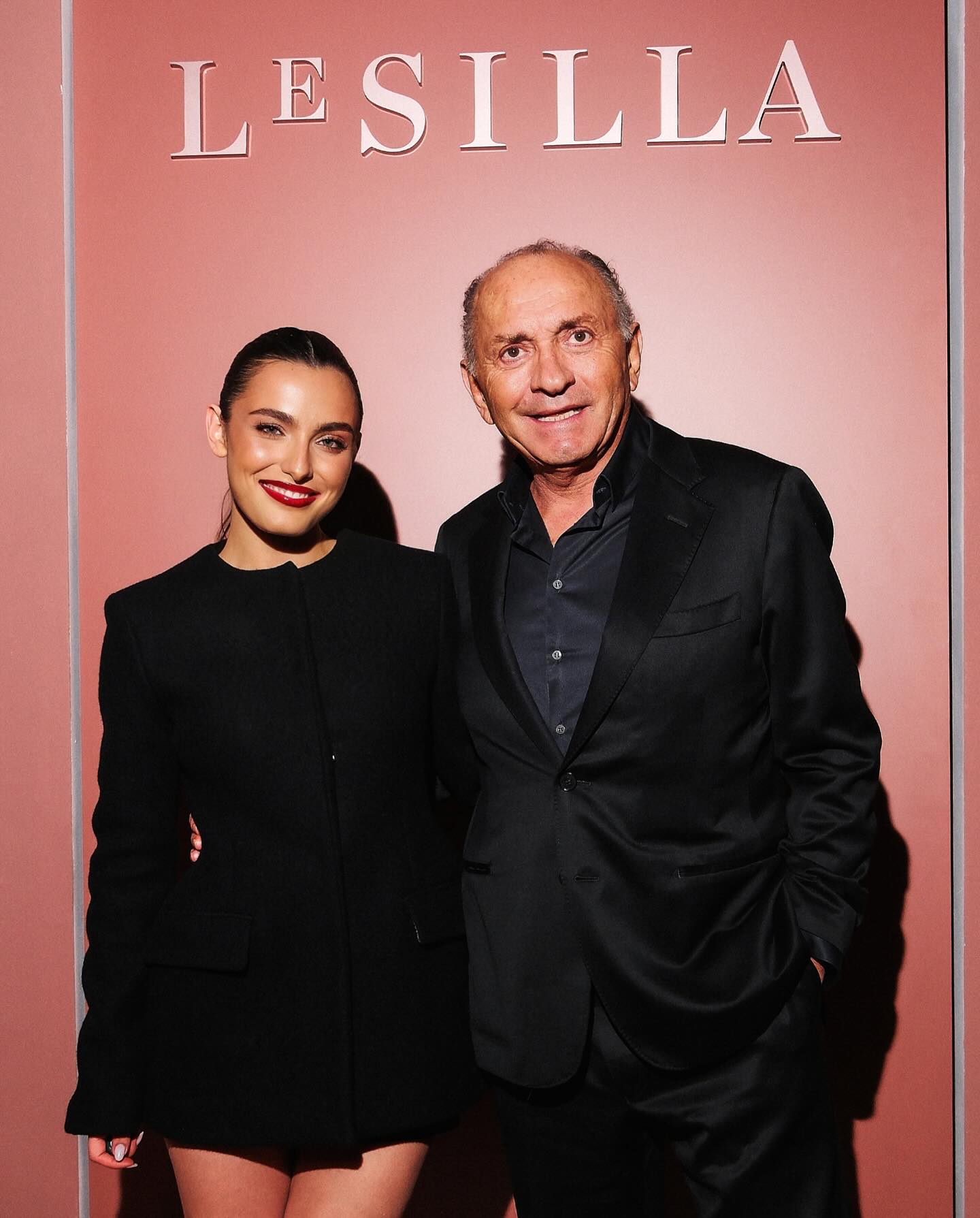 Alexia Eram și iubitul au uitat că sunt în public. Cum a fost surprinsă fiica Andreei Esca la mare