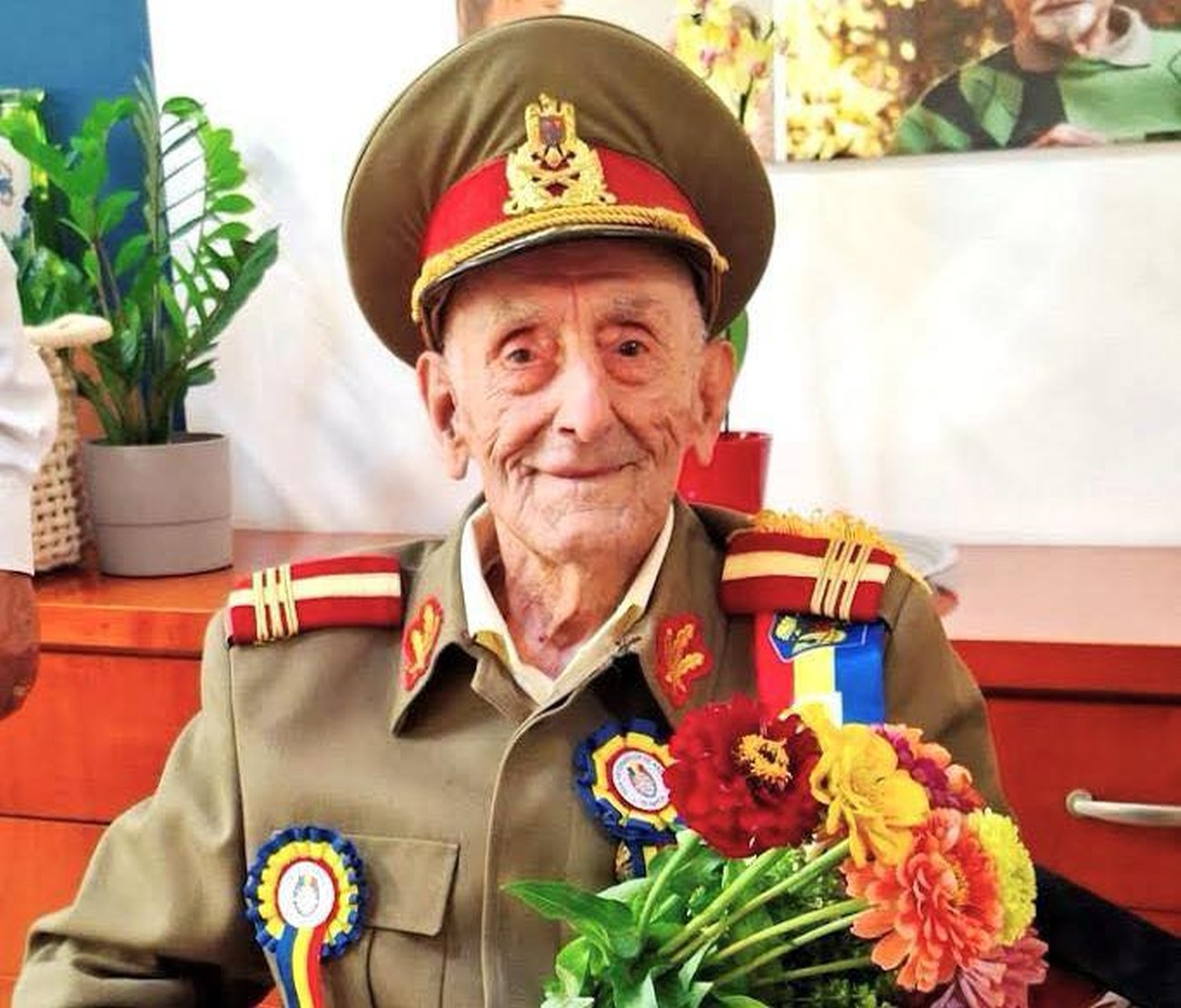 Ion Vasile Banu, veteran de război de 107 ani, singurul decorat de Nicușor Dan de 1 Decembrie