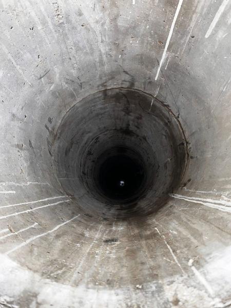 Un tânăr din Iași a fost salvat de pompieri, după ce a căzut într-o fântână adâncă de aproape 18 metri