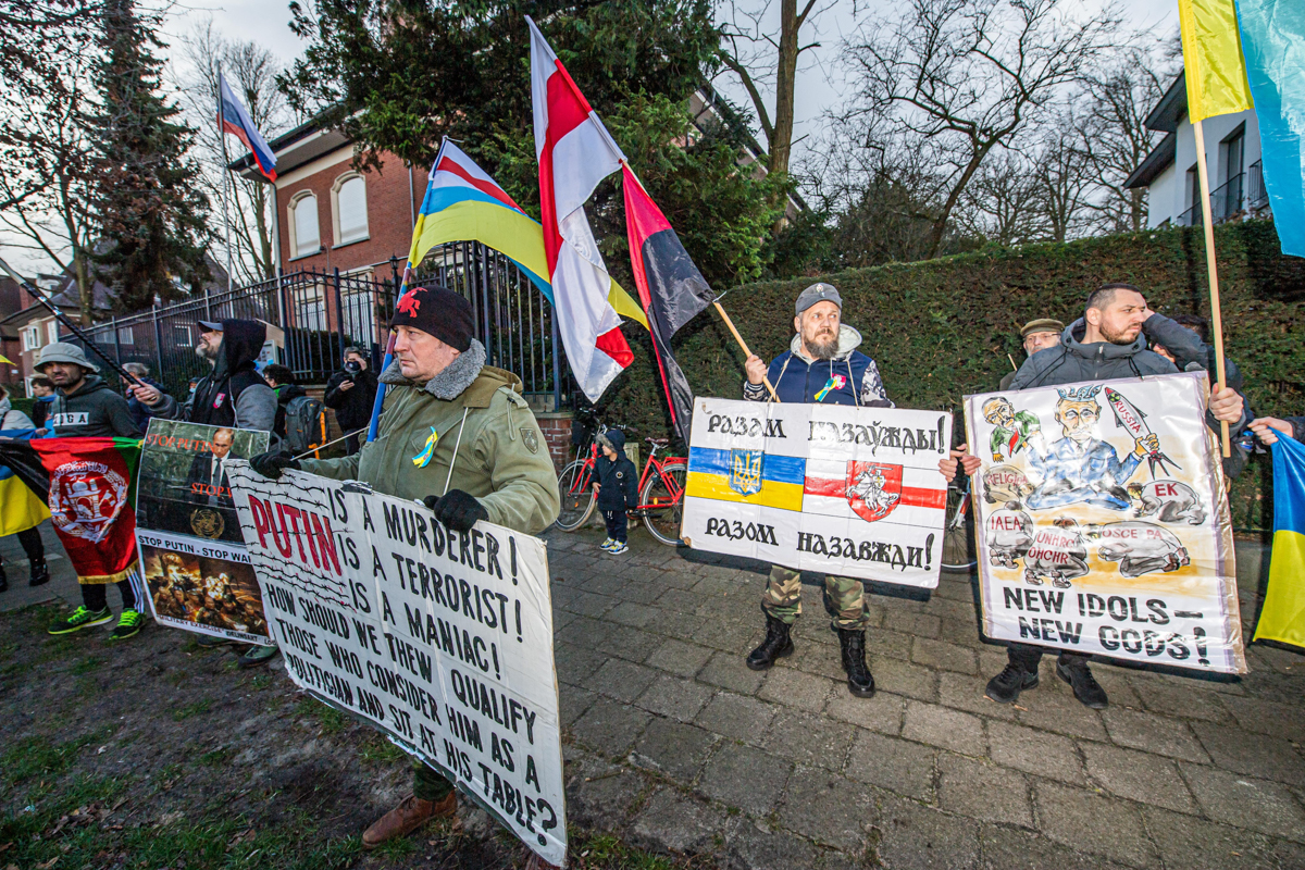 IMAGINI. Din București până în Sydney, mii de oameni protestează față de războiul din Ucraina: „Stop Putin!”