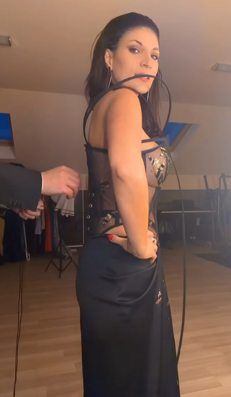 Imagini cu Ioana Ginghină într-o rochie transparentă, în care și-a lăsat sânii la vedere. Anunțul făcut despre Alexandru Ciucu: „Nu mai scap de el”