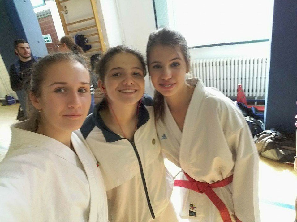 REPORTAJ: Cadeta Cezara Vlad îmbină pasiunea pentru karate cu strictețea hainei militare. O “prințesă” cu centură neagră pe tatami!
