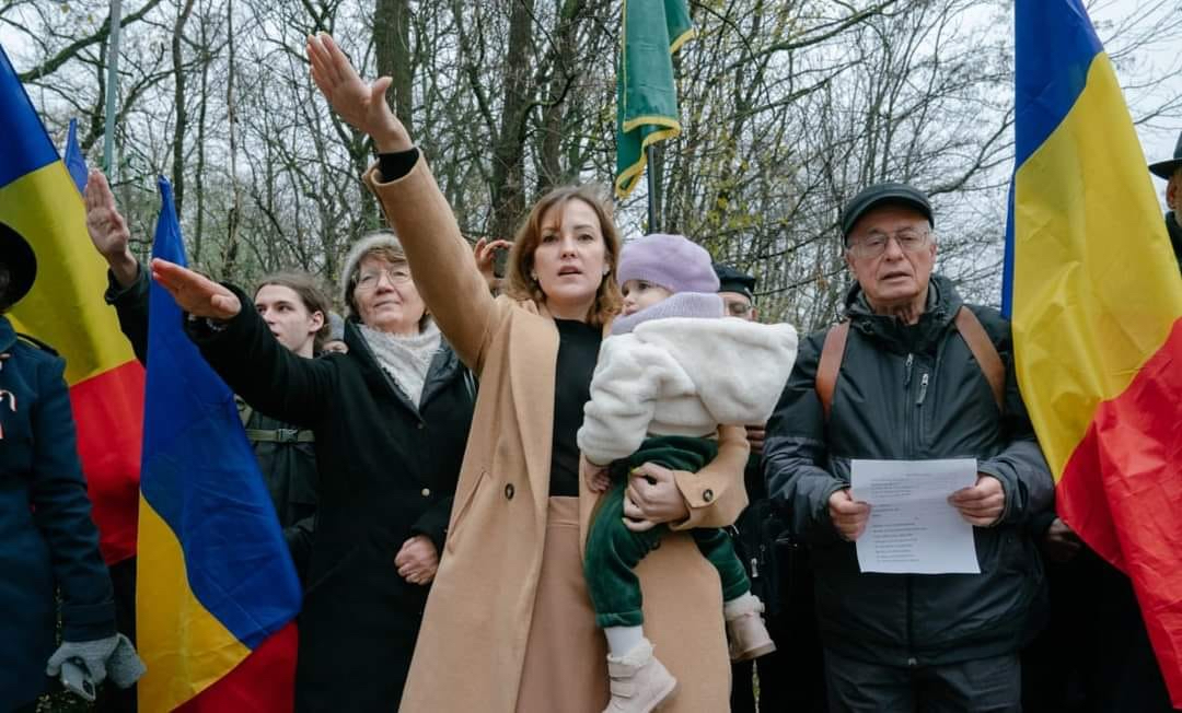 Salutul legionar al unui elev român la troița lui Zelea Codreanu de la Tâncăbești. Pedepsit de liceu, salvat de „suveraniști”, recidivă în pădure