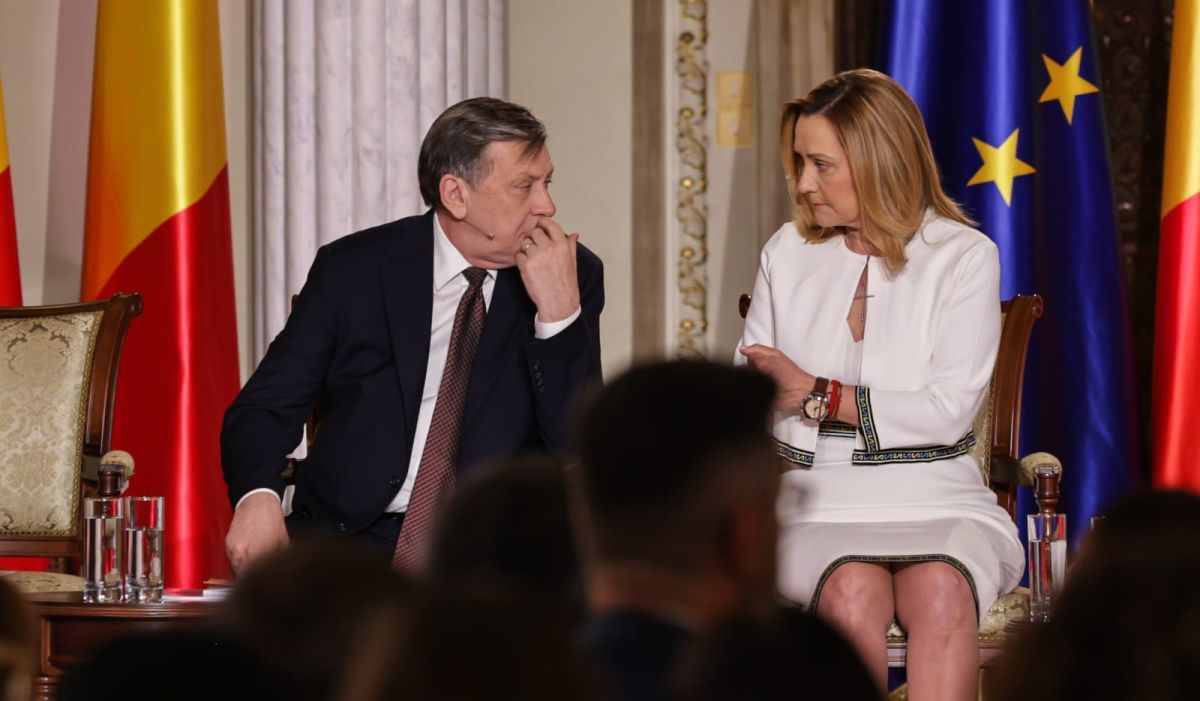 Elena Lasconi, trei dezbateri electorale și trei ținute albe. Semnificația din spatele alegerilor vestimentare ale candidatei la Președinție