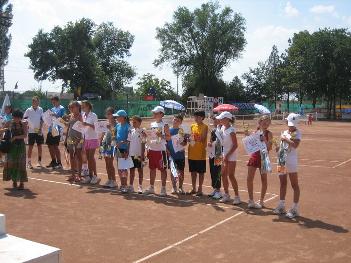 Un mare talent al tenisului tricolor se stinge în Cipru: ”Caut sponsor, pentru a-mi realiza visul!”. Raluca Șerban a intrat pe mâna antrenorului care l-a făcut mare pe Baghdatis. Sportiva este valoroasă, dar și frumoasă / GALERIE FOTO