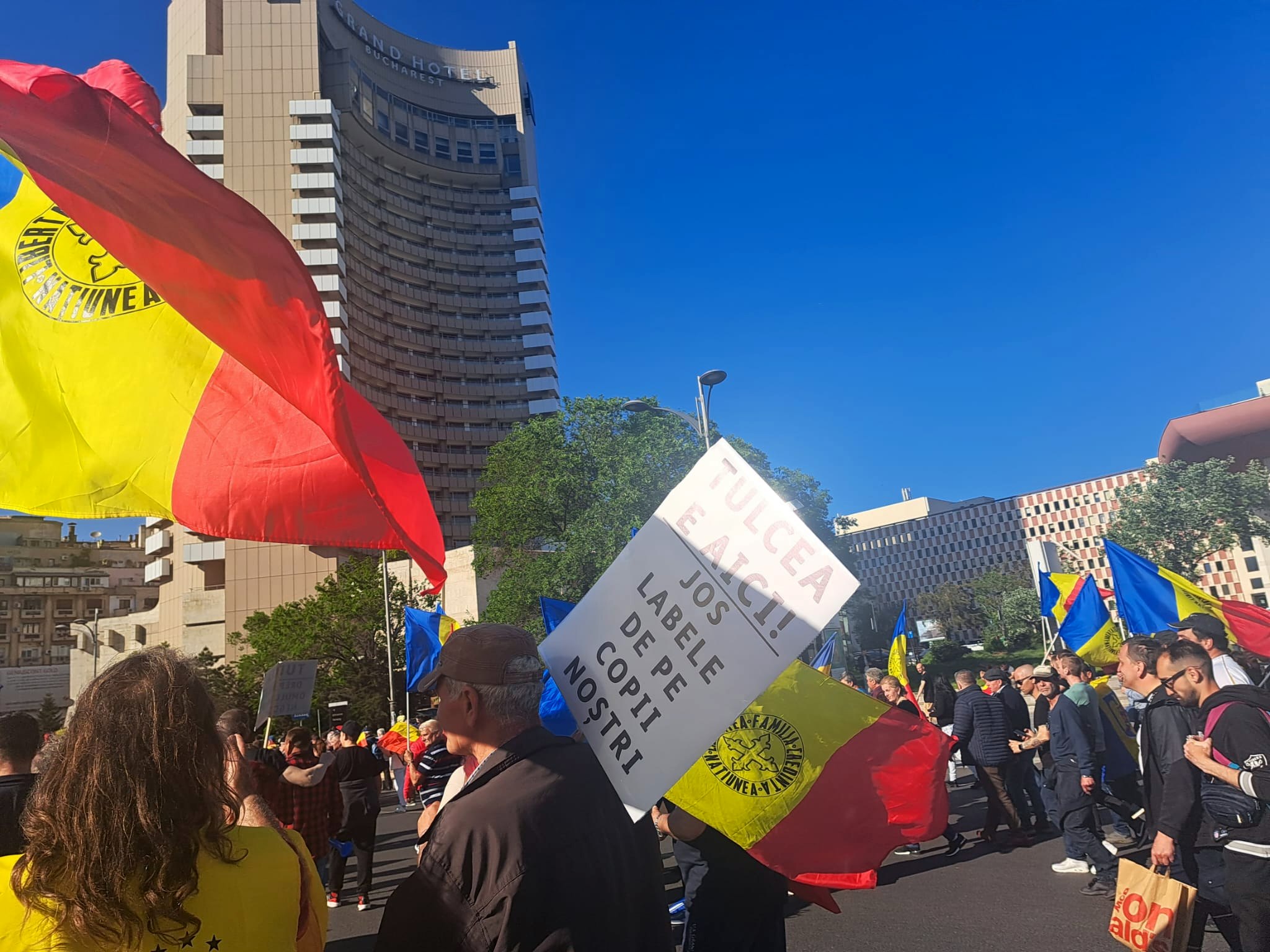REPORTAJ. Protest AUR în București. Ce s-a strigat și cum s-a derulat manifestația