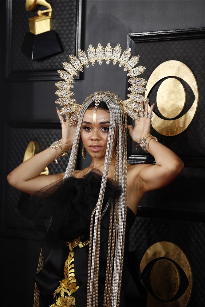 Ținutele vedetelor la Premiile Grammy 2023. Cardi B a avut o rochie excentrică, iar Camila Cabello a purtat un sutien transparent în loc de bluză