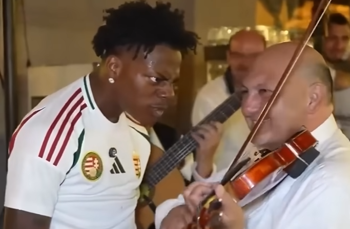 Eltiltották a Budapesten zenészeket zaklató, kisgyerekekkel üvöltöző youtubert, aki egy nőt is inzultált a magyar fővárosban