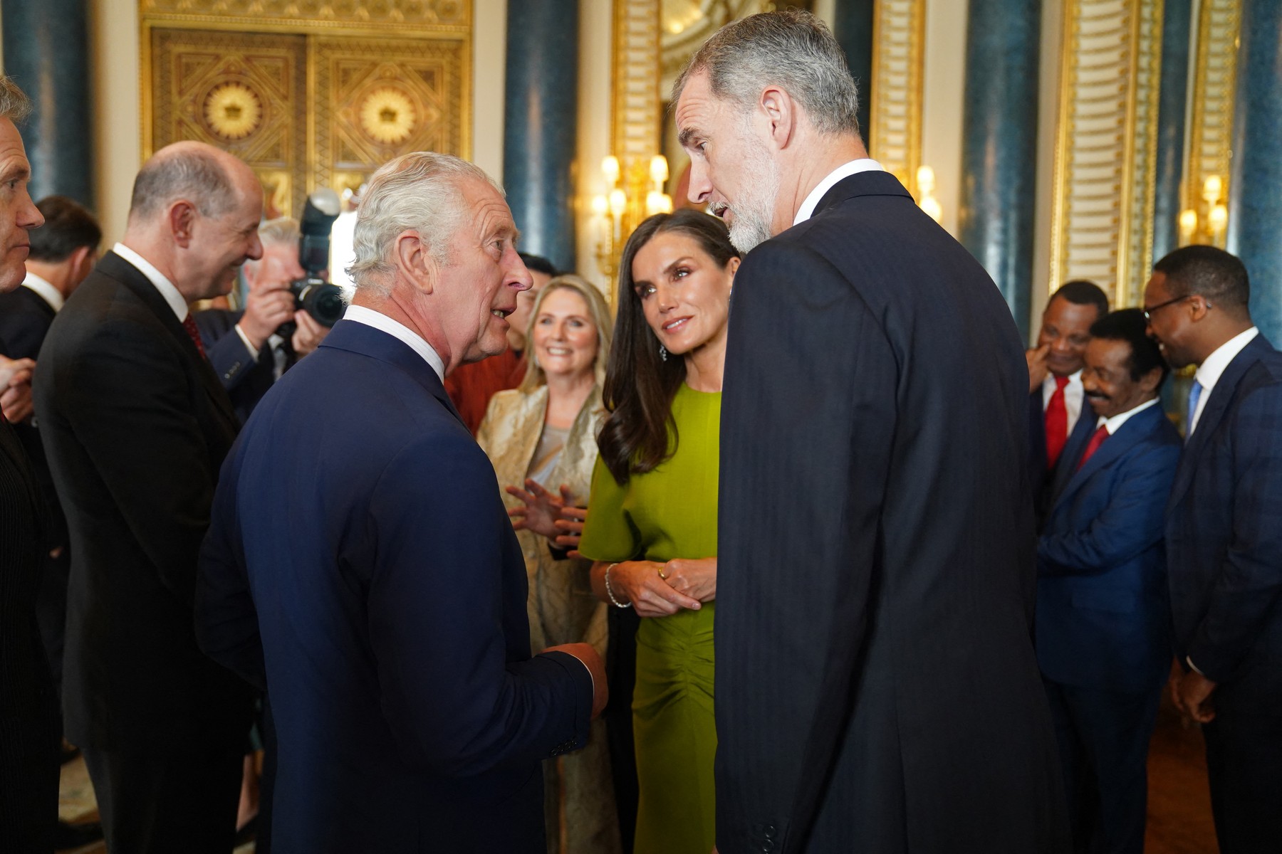 Charles și Camilla, încoronați rege și regină ai Marii Britanii. Ceremoniile s-au încheiat cu salutul de la balconul Palatului Buckingham