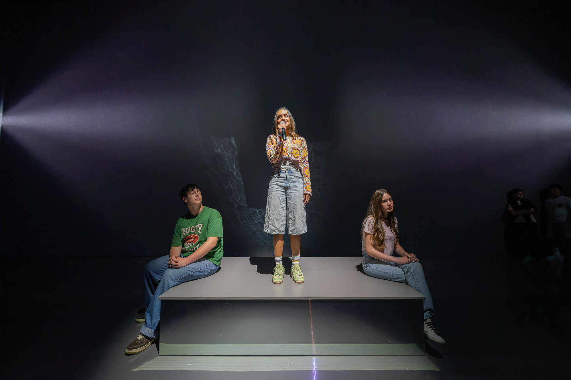 Emoțiile și frământările tinerilor din ziua de azi, într-un show imersiv ZBOR la MINA București