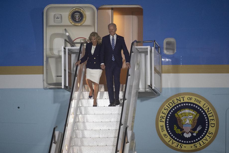 „America s-a întors”, a spus Joe Biden la sosirea în Europa. Avertismentul pentru Rusia