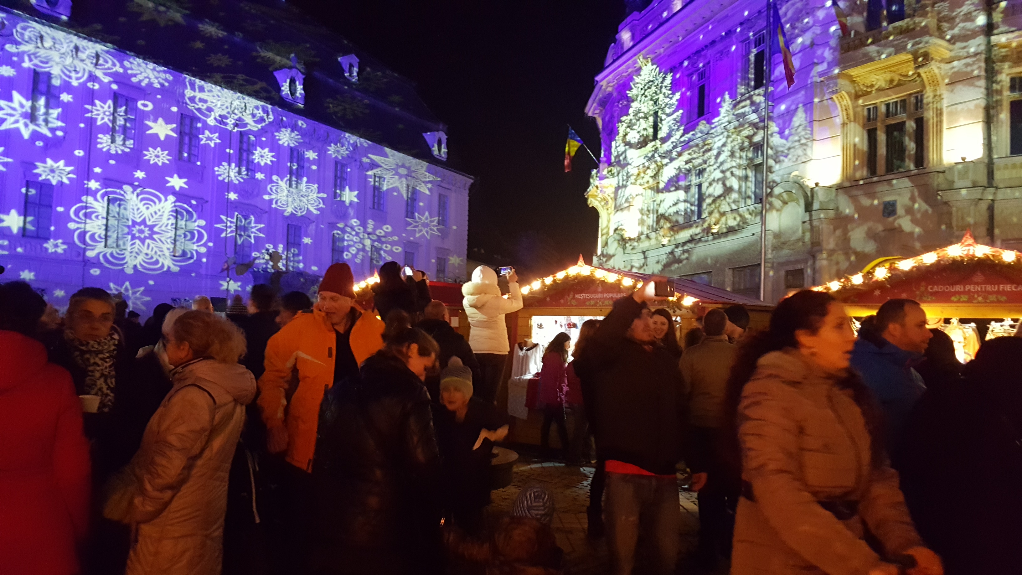 Peste 10.000 de oameni au fost prezenți la deschiderea Târgului de Crăciun din Sibiu | GALERIE FOTO