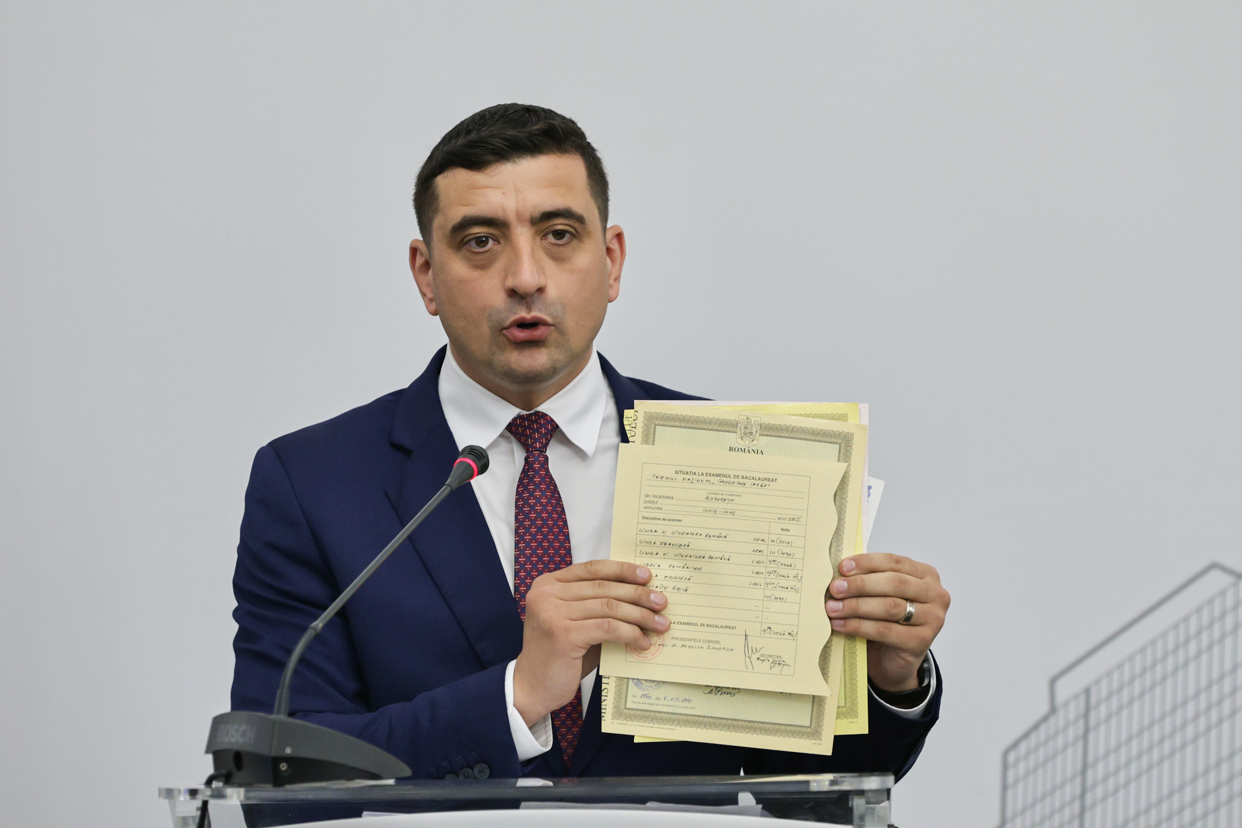 Ce note au luat la examenul de bacalaureat George Simion și Nicușor Dan, candidații la Președinția României