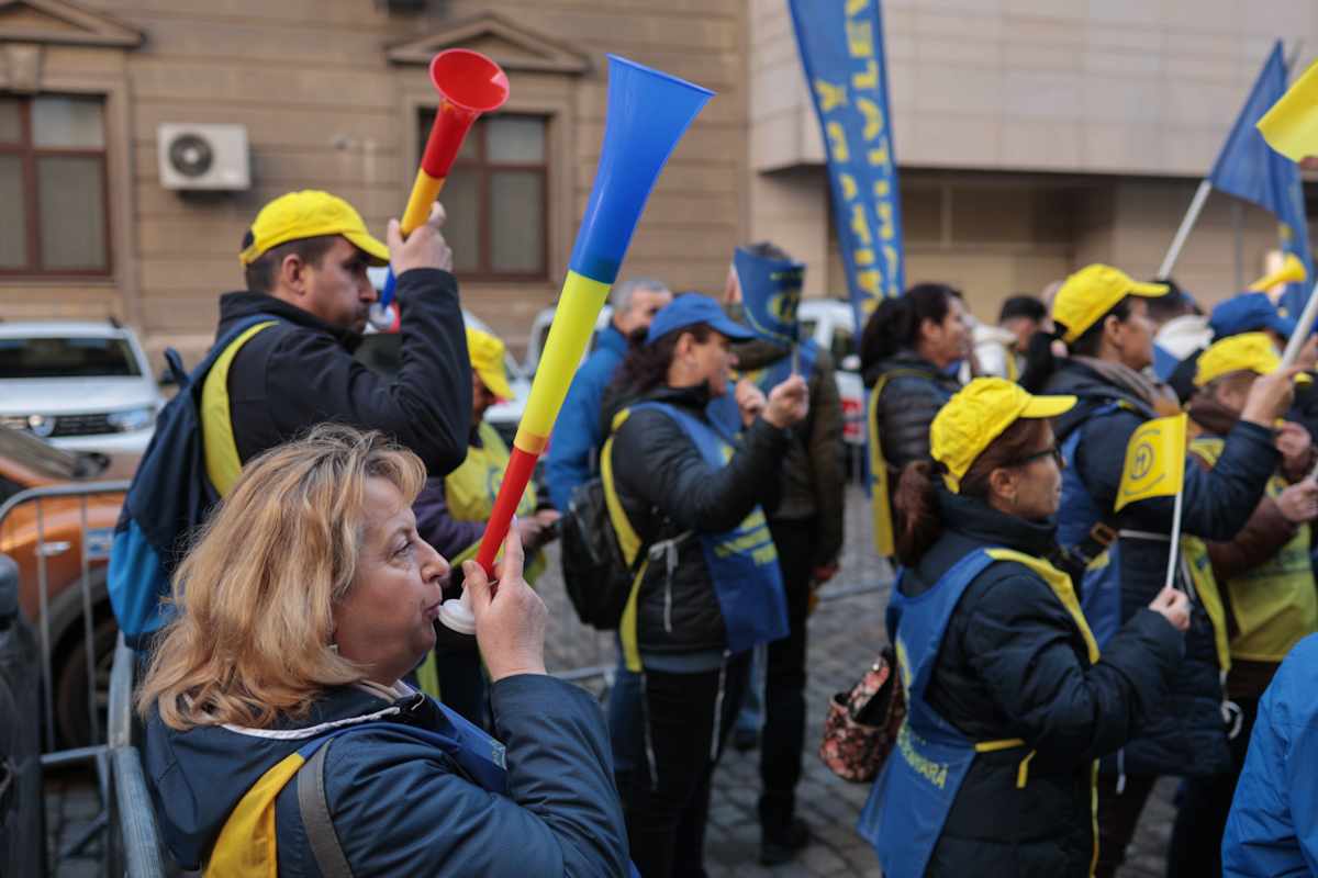 Sindicaliștii din Federația „Solidaritatea Națională” protestează în fața ministerelor Sănătății și Muncii