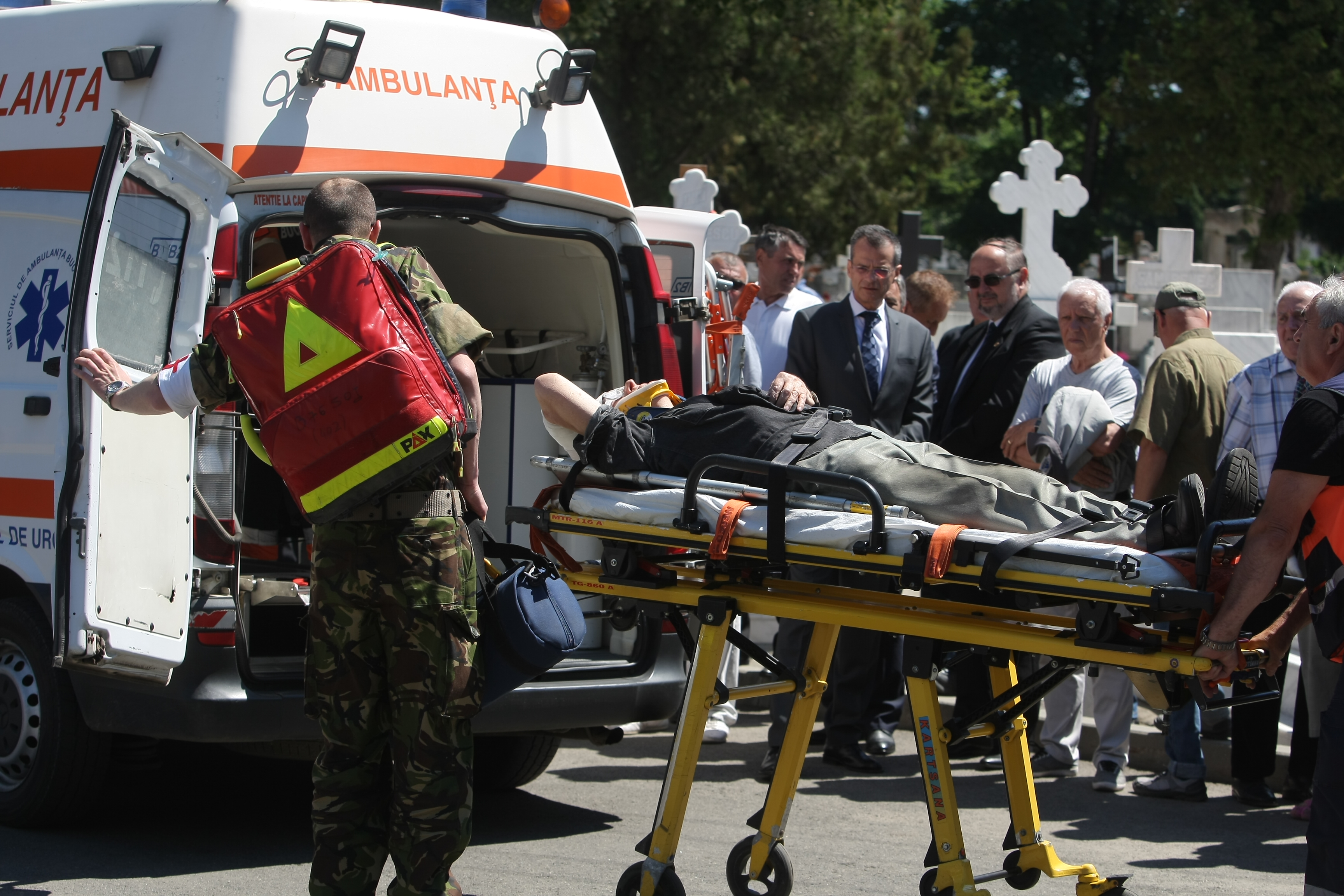 GALERIE FOTO&VIDEO/ Cristian Țopescu, înmormântat cu onoruri militare, la Cimitirul Ghencea Militar din București