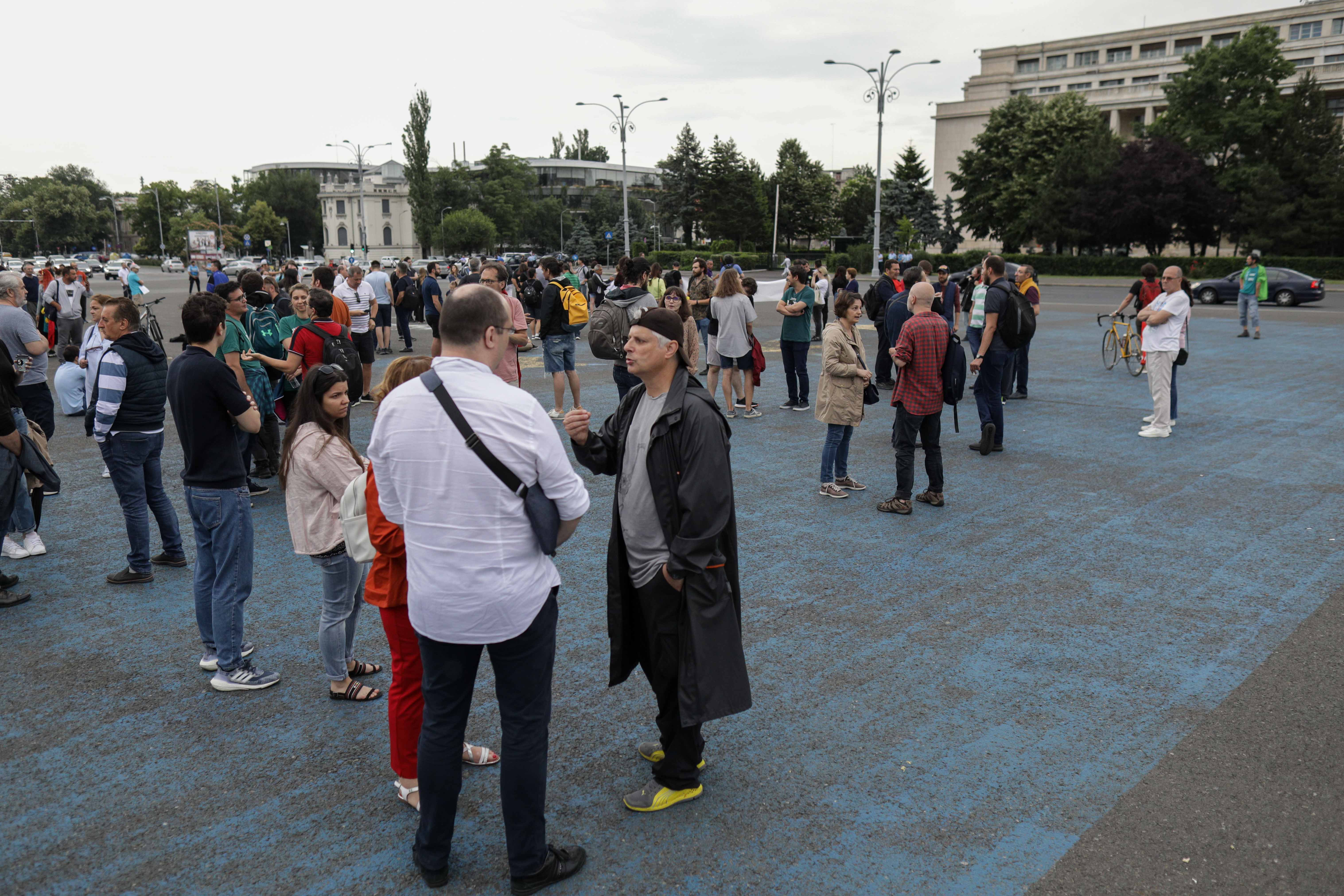 Aproximativ 200 de persoane au protestat în Piața Victoriei față de proiectele noilor legi ale securității naționale