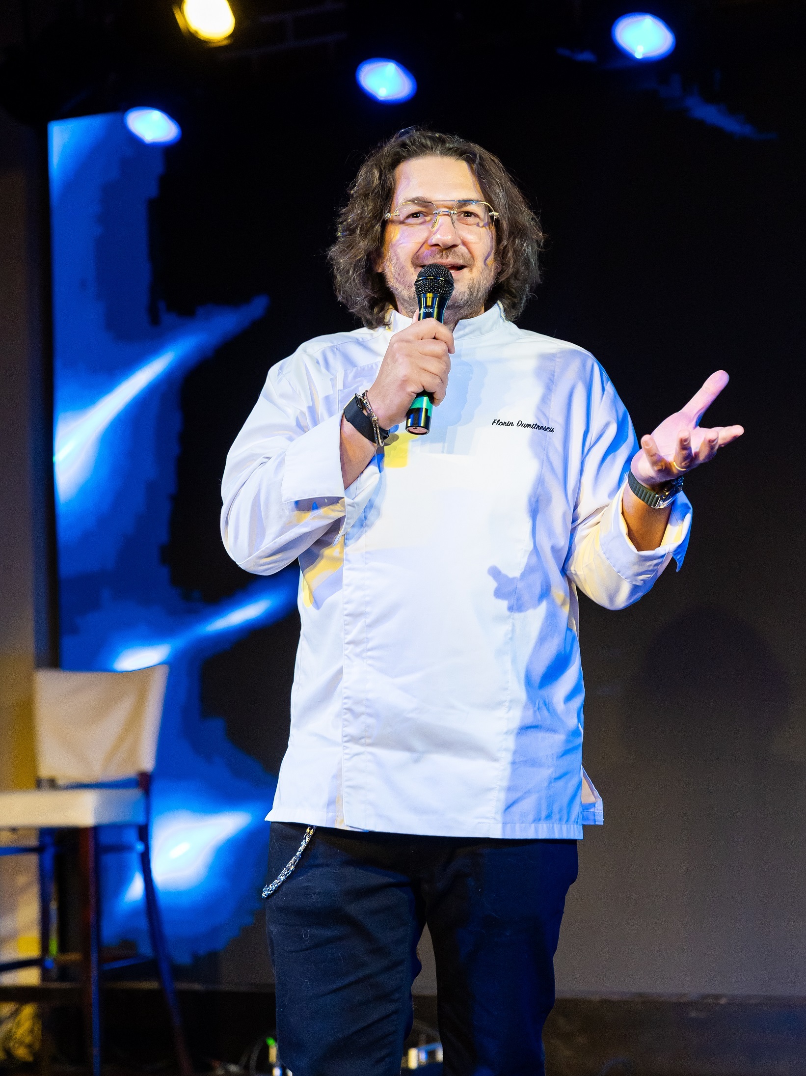 Cum a apărut Florin Dumitrescu pe scena unui restaurant din București: „Îmi place la nebunie”. Surpriză pentru fani